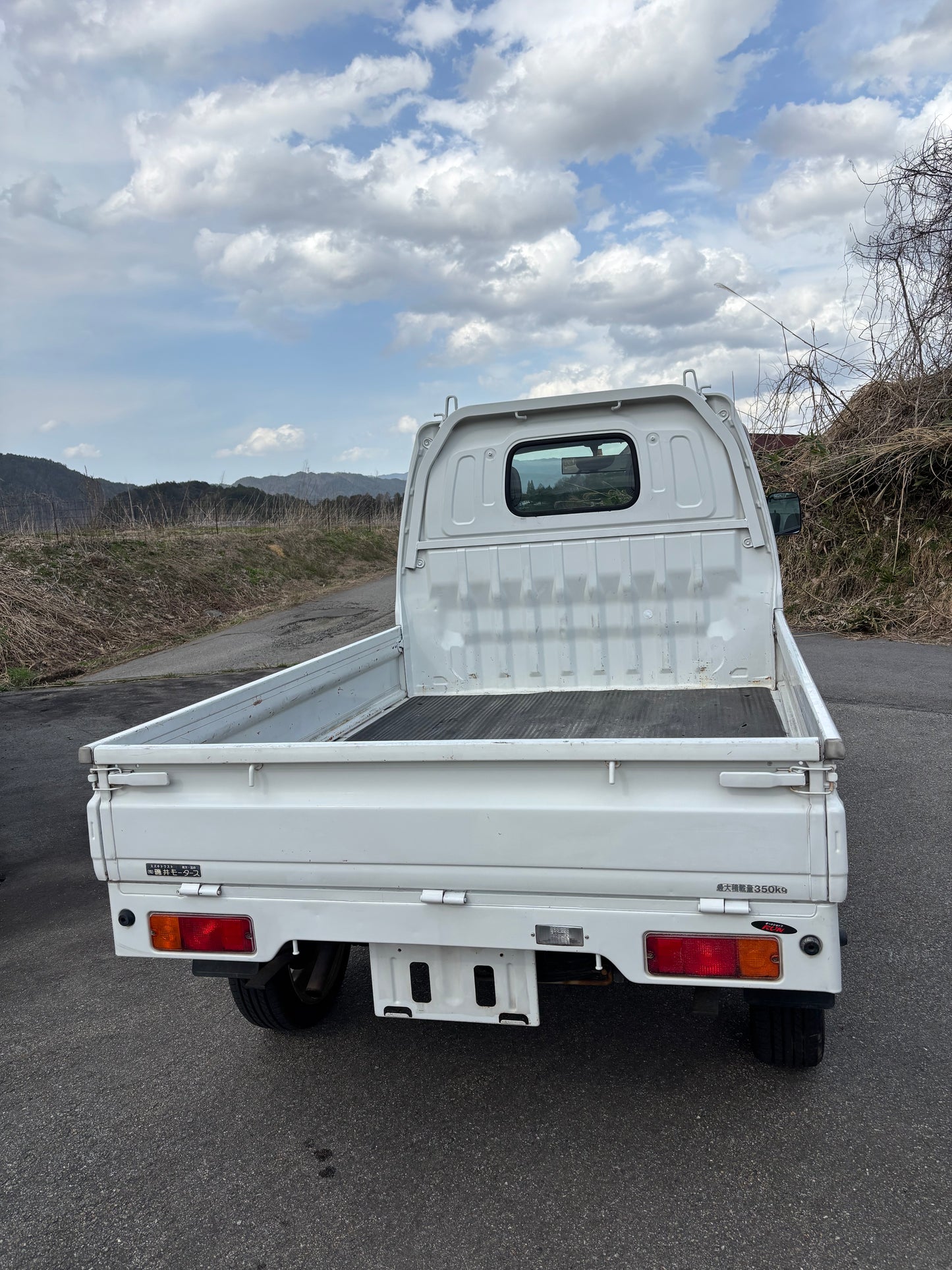 Suzuki Carry Kei Truck White 660CC 4WD AT - 2000 (66k KM)
